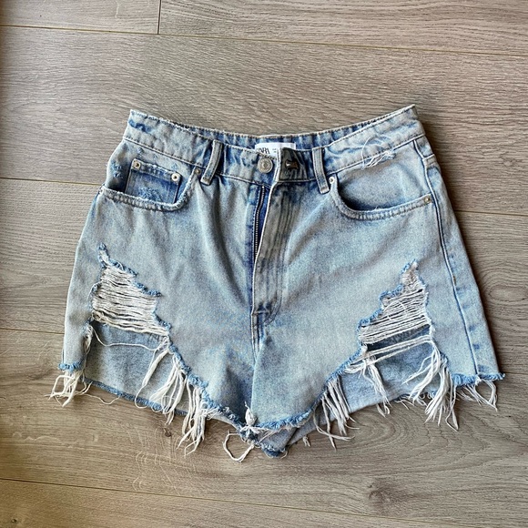 Like NEW Zara High-rise High-waisted Ripped Denim Shorts Blue - Picture 2 of 4